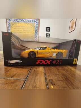 Hot Wheels Elite 1:18 Ferrari FXX #21 Solar-Direct (Yellow/Orange) - Diecast